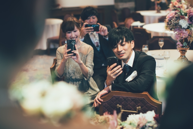 結婚式　新郎　ゲスト