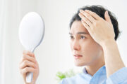 薄毛を職場でも自然に隠す方法！会議室・営業先・オフィス照明で目立たない対策